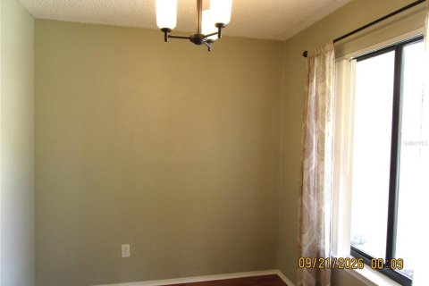 Townhouse in Brandon, Florida 2 bedrooms, 108.51 sq.m. № 2378367 - photo 6