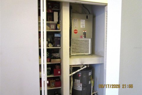 Townhouse in Brandon, Florida 2 bedrooms, 108.51 sq.m. № 2378367 - photo 28
