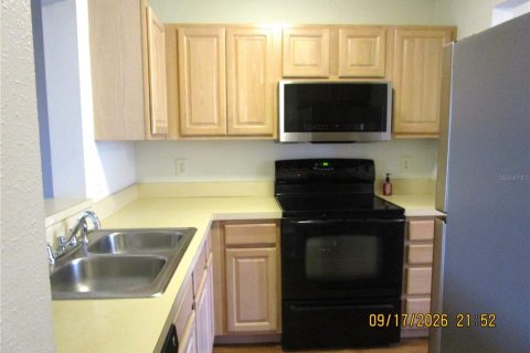 Townhouse in Brandon, Florida 2 bedrooms, 108.51 sq.m. № 2378367 - photo 10