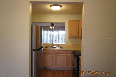 Townhouse in Brandon, Florida 2 bedrooms, 108.51 sq.m. № 2378367 - photo 7