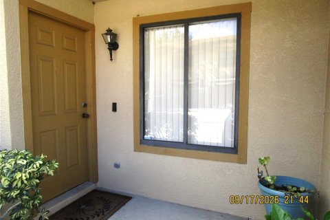 Townhouse in Brandon, Florida 2 bedrooms, 108.51 sq.m. № 2378367 - photo 2