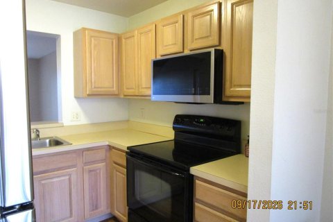 Townhouse in Brandon, Florida 2 bedrooms, 108.51 sq.m. № 2378367 - photo 8