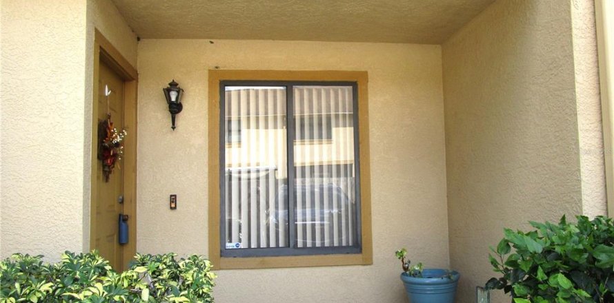 Townhouse in Brandon, Florida 2 bedrooms, 108.51 sq.m. № 2378367