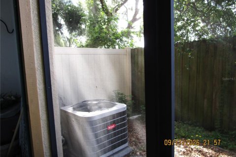 Townhouse in Brandon, Florida 2 bedrooms, 108.51 sq.m. № 2378367 - photo 26
