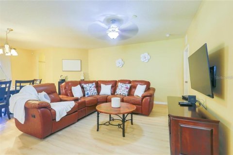 Villa ou maison à louer à Kissimmee, Floride: 5 chambres, 191.29 m2 № 2167842 - photo 7