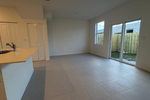 Touwnhouse à louer à Florida City, Floride: 3 chambres, 134.34 m2 № 2059525 - photo 4