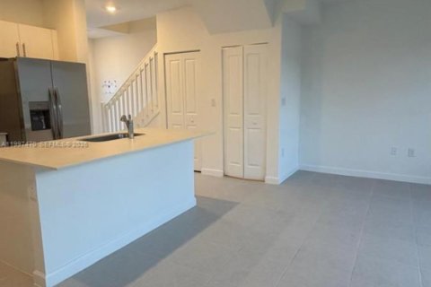 Touwnhouse à louer à Florida City, Floride: 3 chambres, 134.34 m2 № 2059525 - photo 12