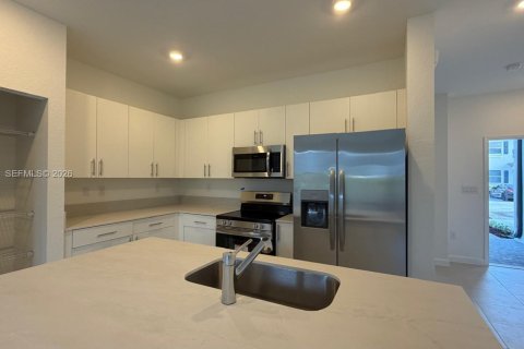 Touwnhouse à louer à Florida City, Floride: 3 chambres, 134.34 m2 № 2059525 - photo 13