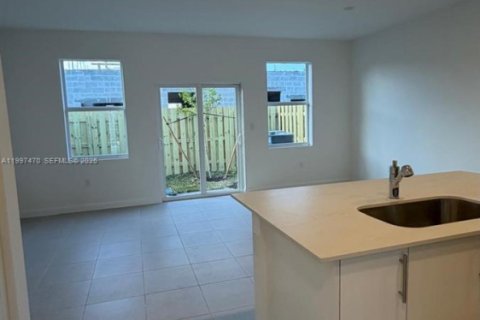 Touwnhouse à louer à Florida City, Floride: 3 chambres, 134.34 m2 № 2059525 - photo 9