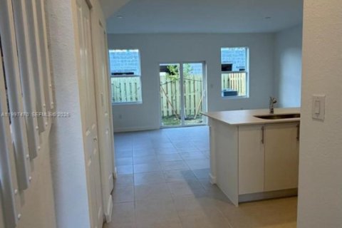 Touwnhouse à louer à Florida City, Floride: 3 chambres, 134.34 m2 № 2059525 - photo 6