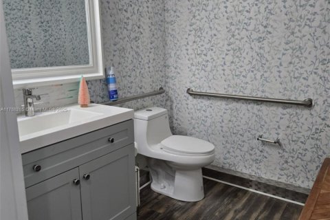 Commercial property in Kendall, Florida № 1696921 - photo 26