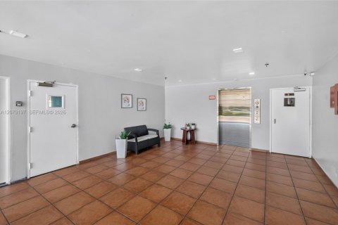 Copropriété à louer à Miami, Floride: 2 chambres, 73.3 m2 № 2323749 - photo 29