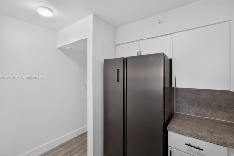 Copropriété à louer à Miami, Floride: 2 chambres, 73.3 m2 № 2323749 - photo 15