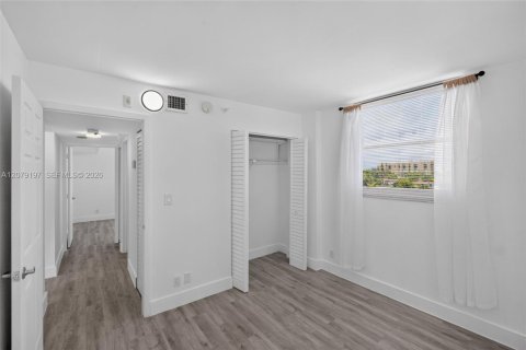 Copropriété à louer à Miami, Floride: 2 chambres, 73.3 m2 № 2323749 - photo 7