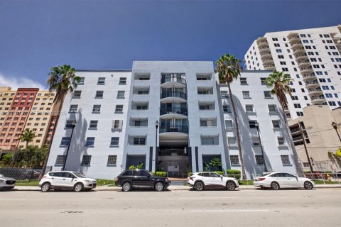 Copropriété à louer à Miami, Floride: 2 chambres, 73.3 m2 № 2323749 - photo 30