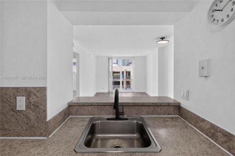 Copropriété à louer à Miami, Floride: 2 chambres, 73.3 m2 № 2323749 - photo 5