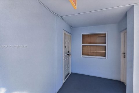 Copropriété à louer à Miami, Floride: 2 chambres, 73.3 m2 № 2323749 - photo 26