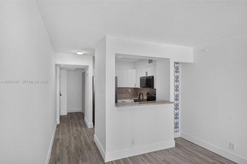 Copropriété à louer à Miami, Floride: 2 chambres, 73.3 m2 № 2323749 - photo 13