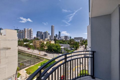 Copropriété à louer à Miami, Floride: 2 chambres, 73.3 m2 № 2323749 - photo 2