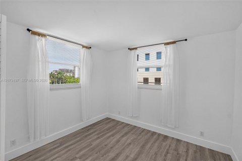 Copropriété à louer à Miami, Floride: 2 chambres, 73.3 m2 № 2323749 - photo 6