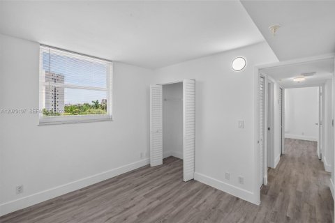 Copropriété à louer à Miami, Floride: 2 chambres, 73.3 m2 № 2323749 - photo 9