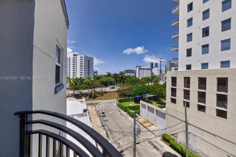 Copropriété à louer à Miami, Floride: 2 chambres, 73.3 m2 № 2323749 - photo 19