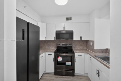 Copropriété à louer à Miami, Floride: 2 chambres, 73.3 m2 № 2323749 - photo 3