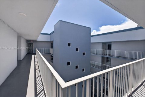 Copropriété à louer à Miami, Floride: 2 chambres, 73.3 m2 № 2323749 - photo 27