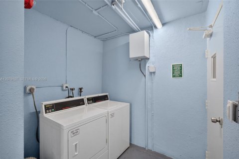 Copropriété à louer à Miami, Floride: 2 chambres, 73.3 m2 № 2323749 - photo 24