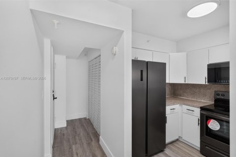 Copropriété à louer à Miami, Floride: 2 chambres, 73.3 m2 № 2323749 - photo 16
