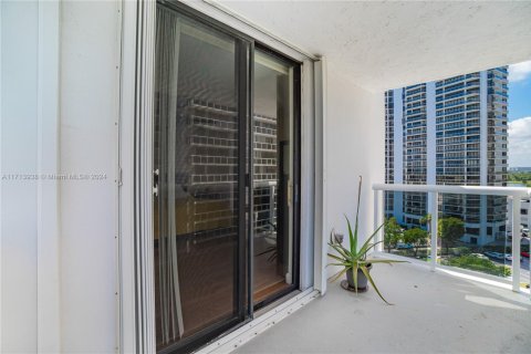 Condo in Aventura, Florida, 2 bedrooms  № 1465822 - photo 6