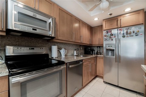 Condo in Aventura, Florida, 2 bedrooms  № 1465822 - photo 9