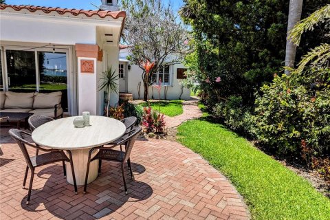 House in North Redington Beach, Florida 3 bedrooms, 259.48 sq.m. № 1657676 - photo 17