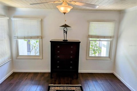 House in North Redington Beach, Florida 3 bedrooms, 259.48 sq.m. № 1657676 - photo 11