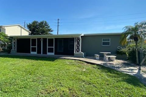 Apartamento en alquiler en Port Charlotte, Florida, 2 dormitorios, 65.03 m2 № 1883177 - foto 1