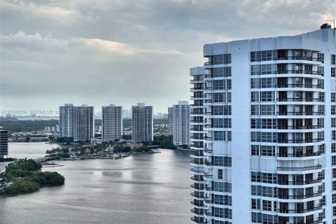 Copropriété à louer à Aventura, Floride: 2 chambres, 125.7 m2 № 2385036 - photo 4