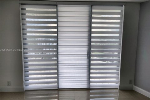 Copropriété à louer à Aventura, Floride: 2 chambres, 125.7 m2 № 2385036 - photo 25