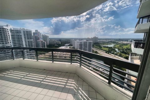 Condo à Aventura, Floride, 2 chambres  № 2385036