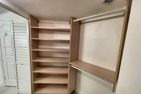 Copropriété à louer à Aventura, Floride: 2 chambres, 125.7 m2 № 2385036 - photo 24