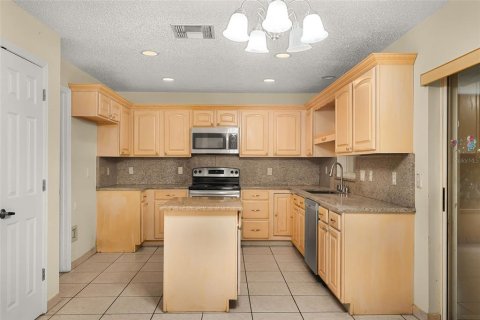 House in Orlando, Florida 3 bedrooms, 259.48 sq.m. № 2220076 - photo 13