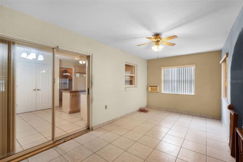House in Orlando, Florida 3 bedrooms, 259.48 sq.m. № 2220076 - photo 18