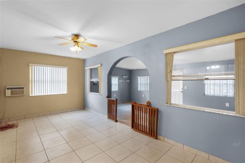House in Orlando, Florida 3 bedrooms, 259.48 sq.m. № 2220076 - photo 17