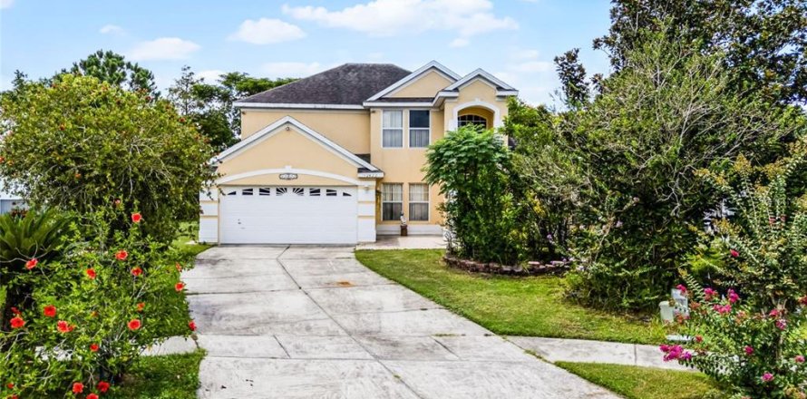 House in Orlando, Florida 3 bedrooms, 259.48 sq.m. № 2220076