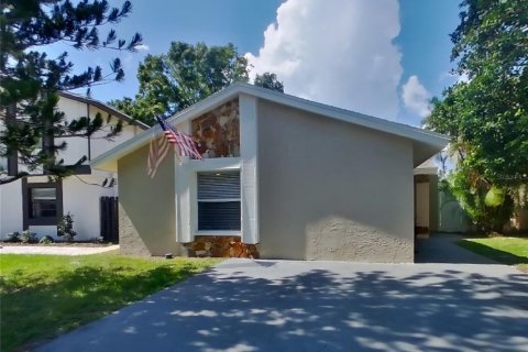 Casa en alquiler en Tampa, Florida, 3 dormitorios, 116.59 m2 № 1910982 - foto 1