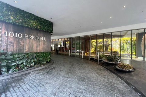 Condominio en alquiler en Miami, Florida, 2 dormitorios, 102.19 m2 № 2005688 - foto 2