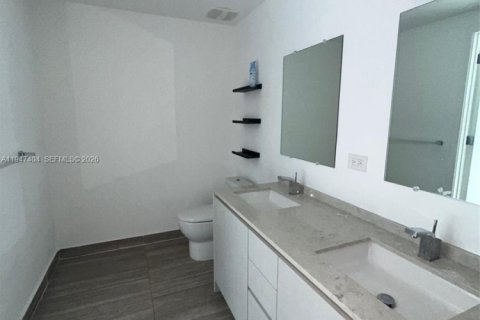Condominio en alquiler en Miami, Florida, 2 dormitorios, 102.19 m2 № 2005688 - foto 12