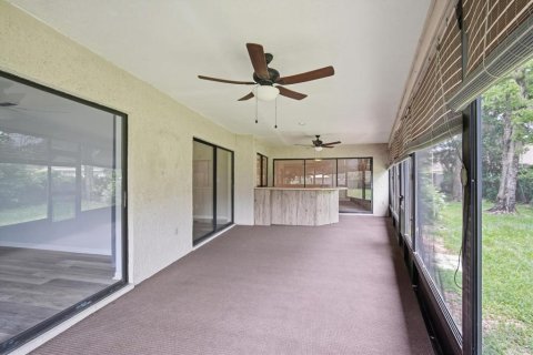 House in Plant City, Florida 3 bedrooms, 199.37 sq.m. № 2231248 - photo 6