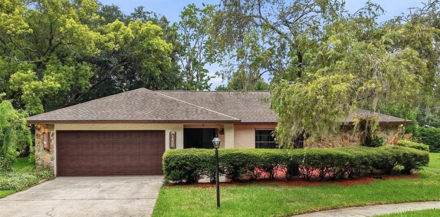 House in Plant City, Florida 3 bedrooms, 199.37 sq.m. № 2231248