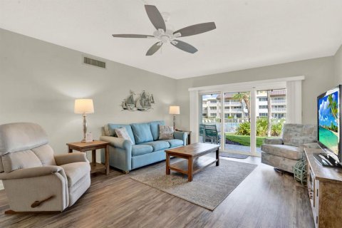 Condominio en alquiler en New Smyrna Beach, Florida, 2 dormitorios, 97.08 m2 № 1419313 - foto 3