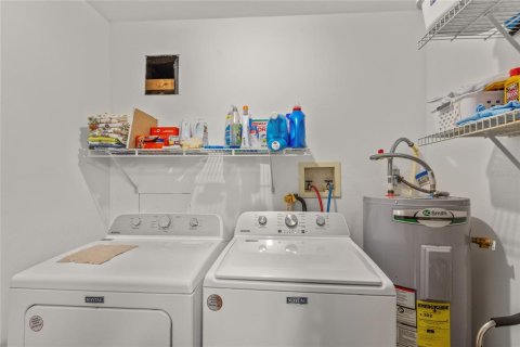 House in Brooker, Florida 3 bedrooms, 145.48 sq.m. № 2100701 - photo 27